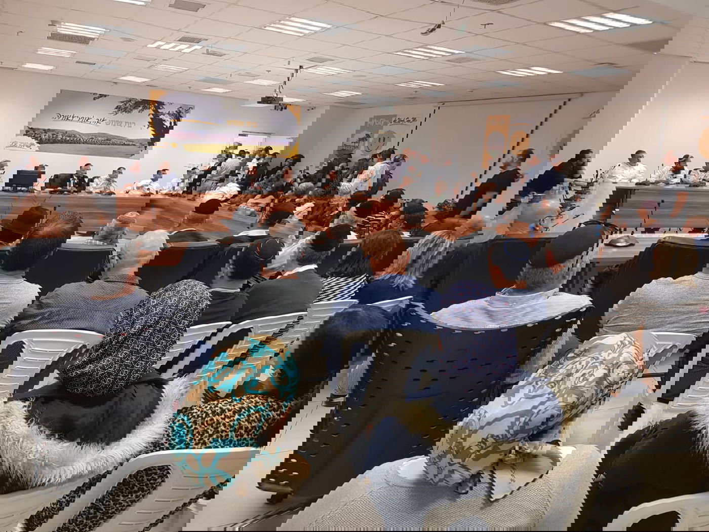 אבוטבול נפרד מתפקידו: 'זה המבחן - האם אני נדבק לכסא'