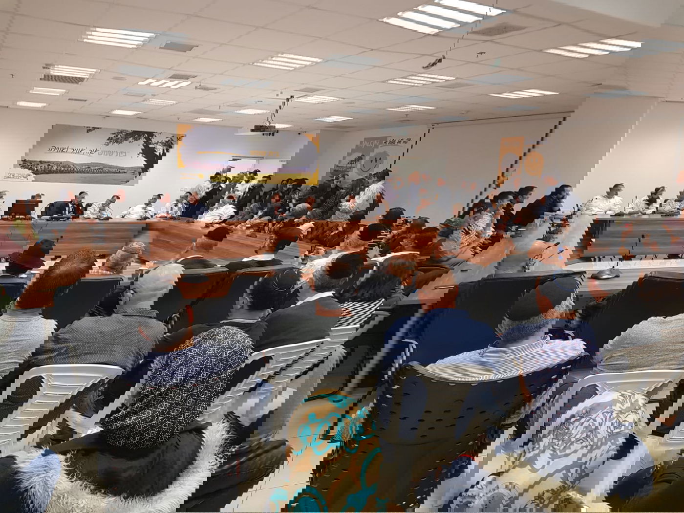 אבוטבול נפרד מתפקידו: 'זה המבחן - האם אני נדבק לכסא'