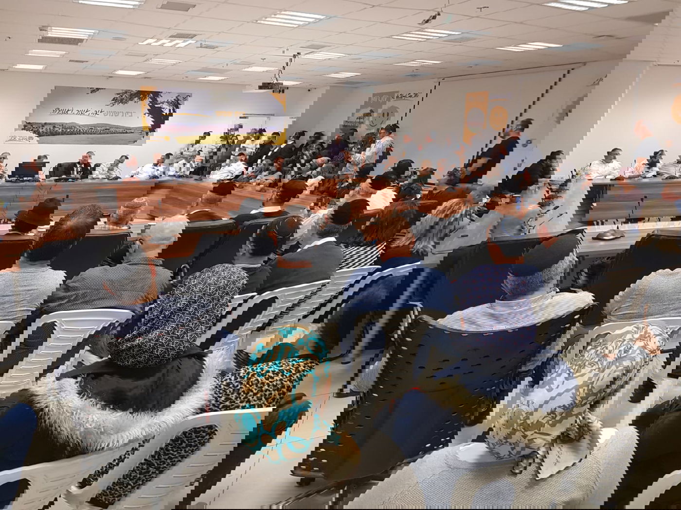 אבוטבול נפרד מתפקידו: 'זה המבחן - האם אני נדבק לכסא'