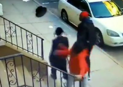 הנערים מתעללים בבחור חסידי