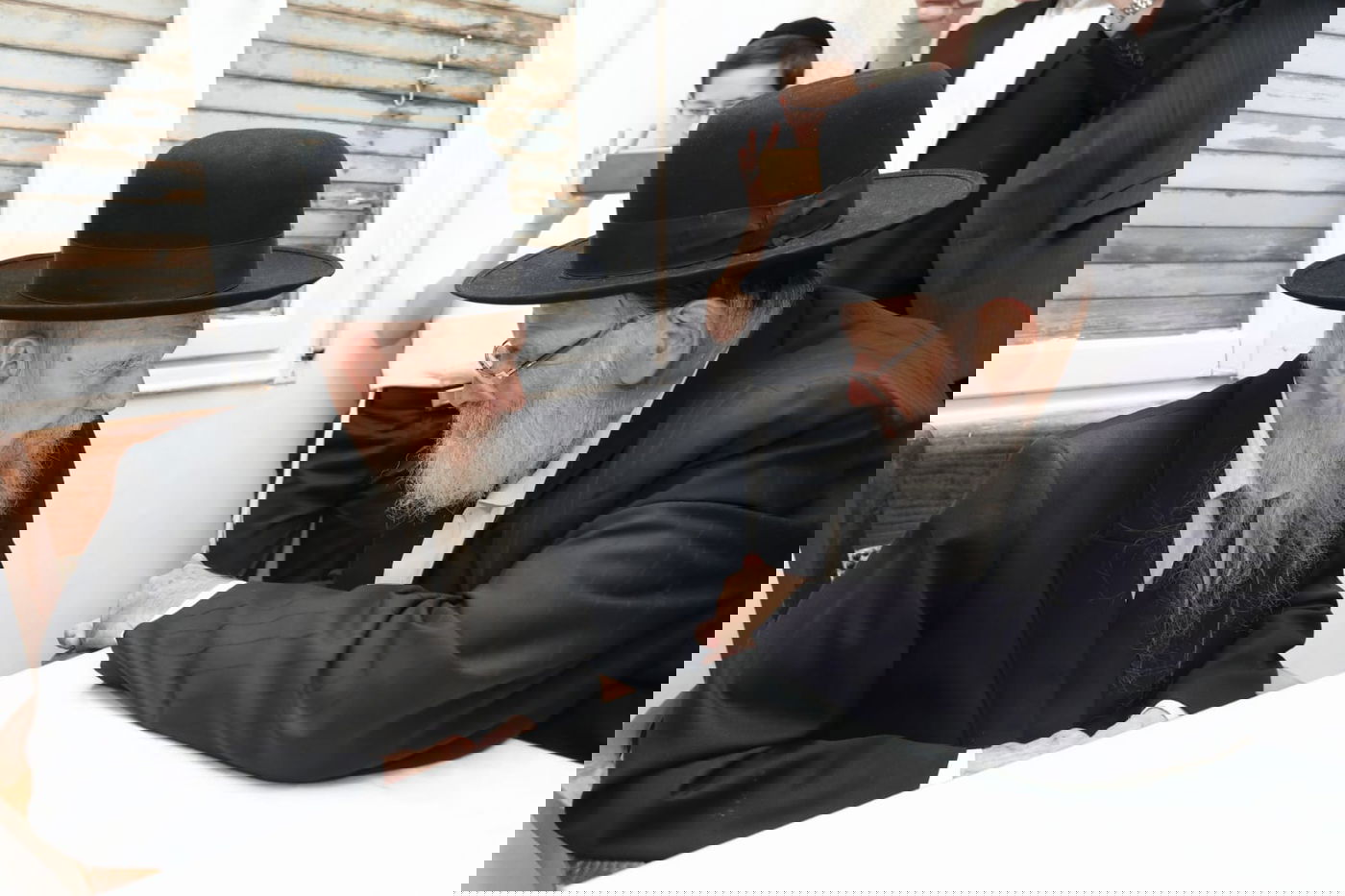 רוזנטל ז"ל בבית הגר"ג אדלשטיין,