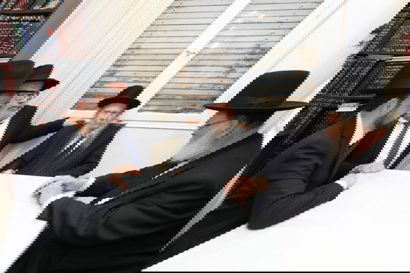 רוזנטל ז"ל בבית הגר"ג אדלשטיין,