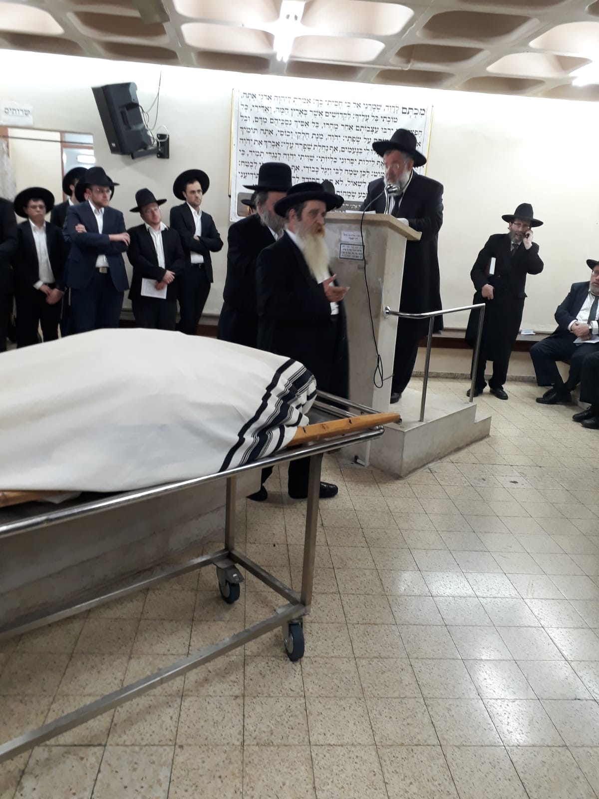 בהלווית הרב רוזנטל: "שהקב"ה ימחל לאלה שביזו אותך"