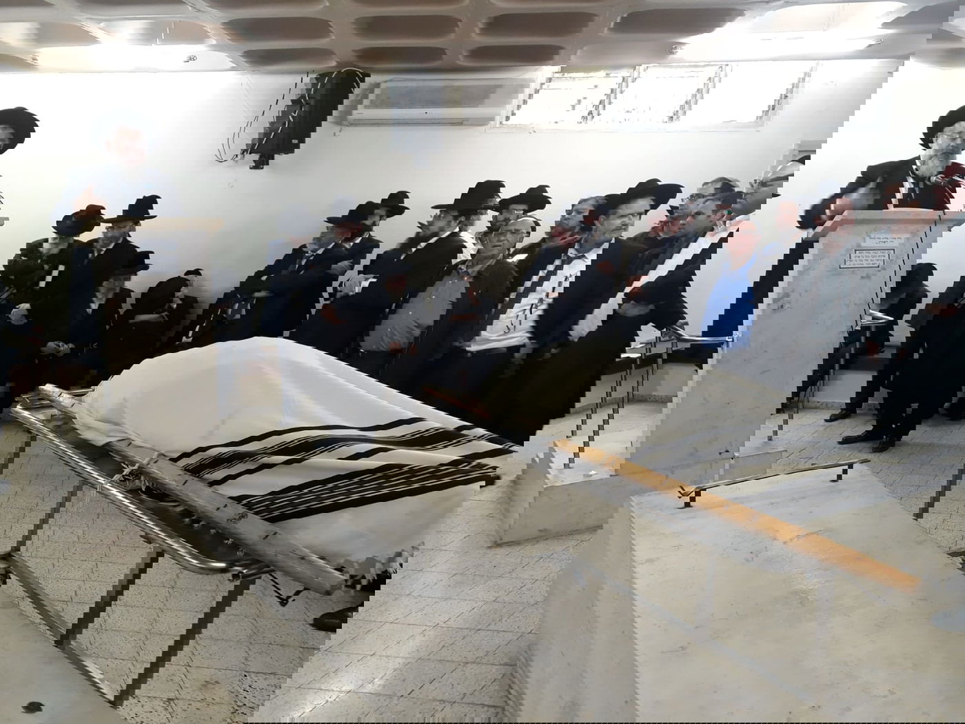 בהלווית הרב רוזנטל: "שהקב"ה ימחל לאלה שביזו אותך"