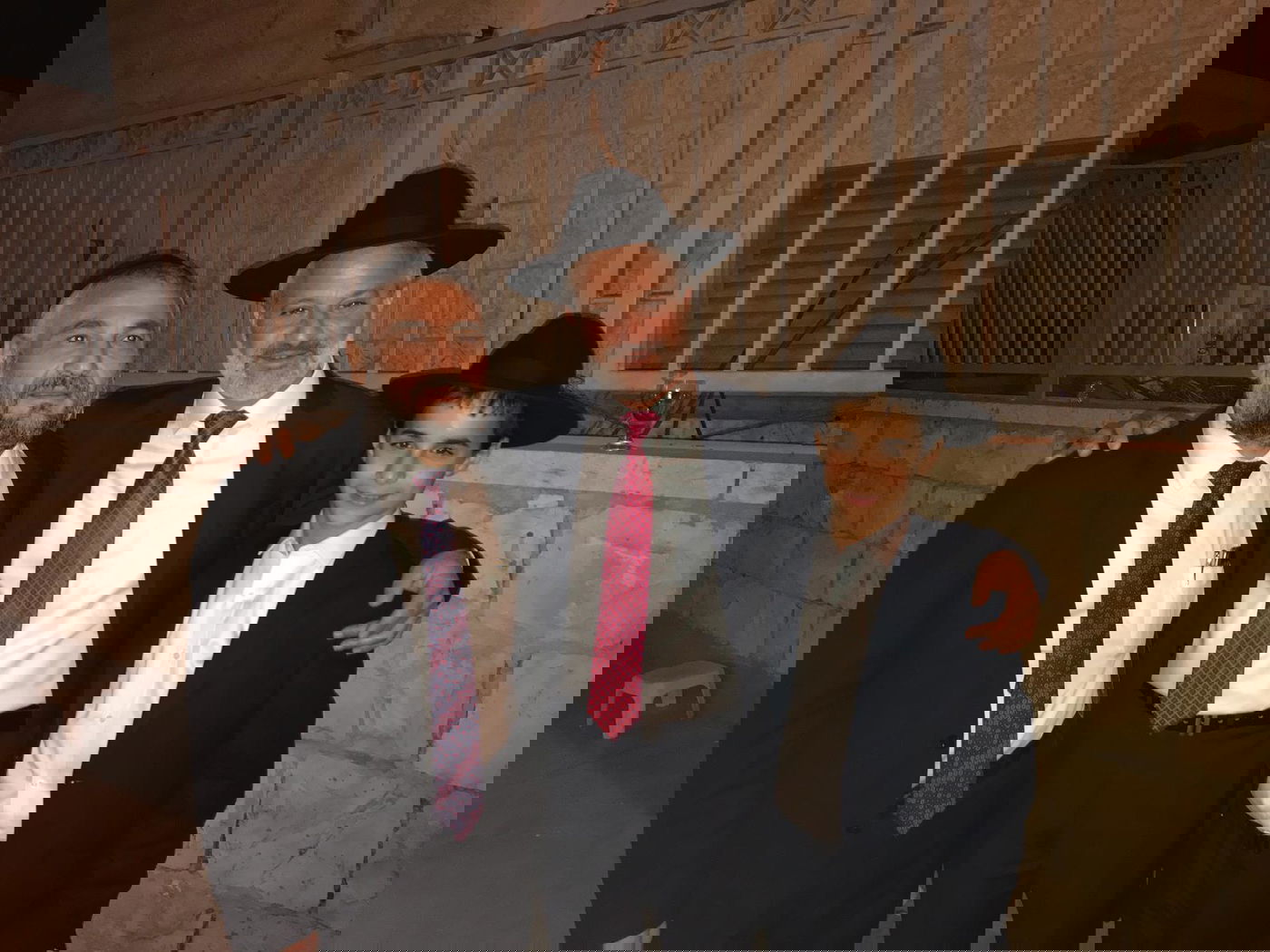 בצלאל קאהן חגג בר מצווה לבנו, כולם התייצבו