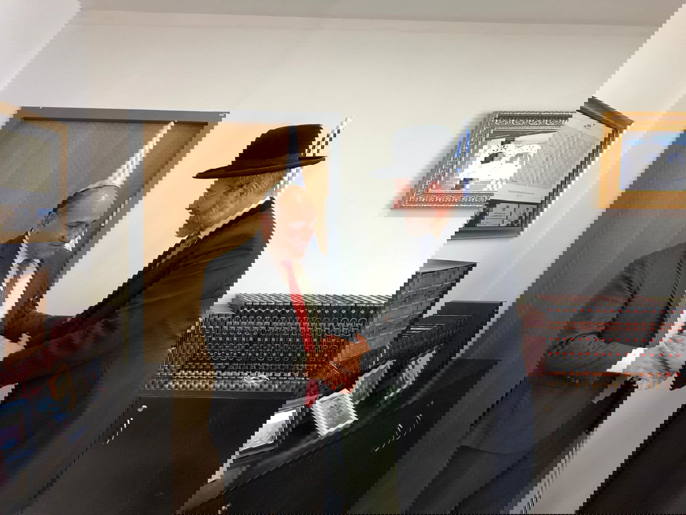 תיעוד: מושל טוקומן בלשכת הרב הראשי