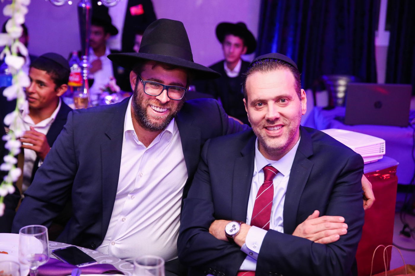 בישיבת חב"ד הצדיעו לשלוחים עם אורן חזן ומיקי זוהר. צפו