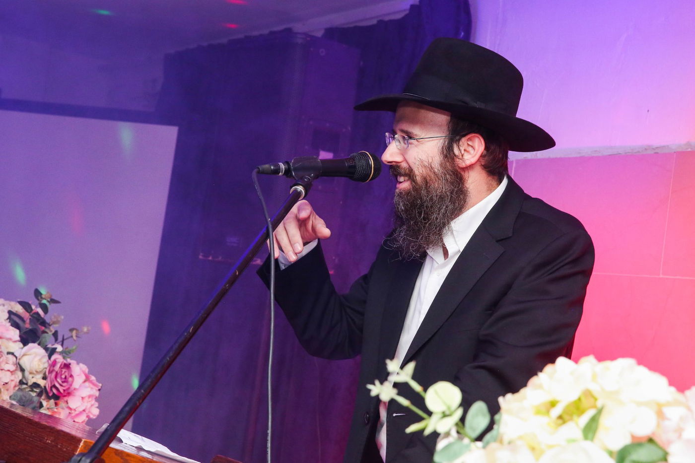 בישיבת חב"ד הצדיעו לשלוחים עם אורן חזן ומיקי זוהר. צפו