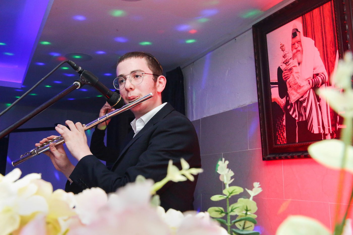 בישיבת חב"ד הצדיעו לשלוחים עם אורן חזן ומיקי זוהר. צפו