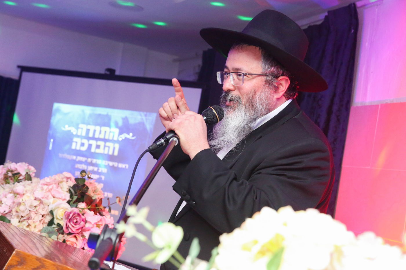 בישיבת חב"ד הצדיעו לשלוחים עם אורן חזן ומיקי זוהר. צפו