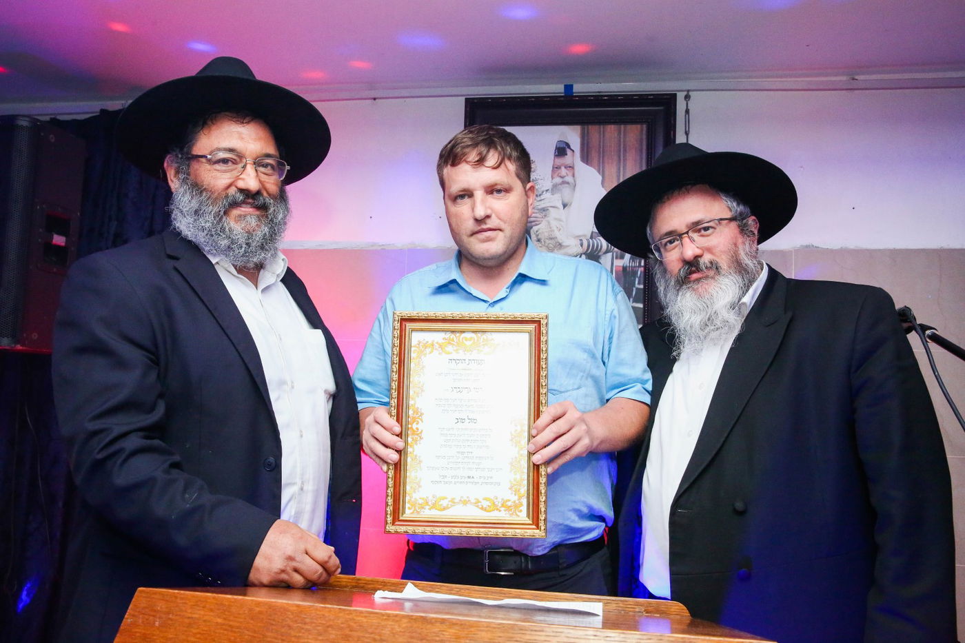 בישיבת חב"ד הצדיעו לשלוחים עם אורן חזן ומיקי זוהר. צפו