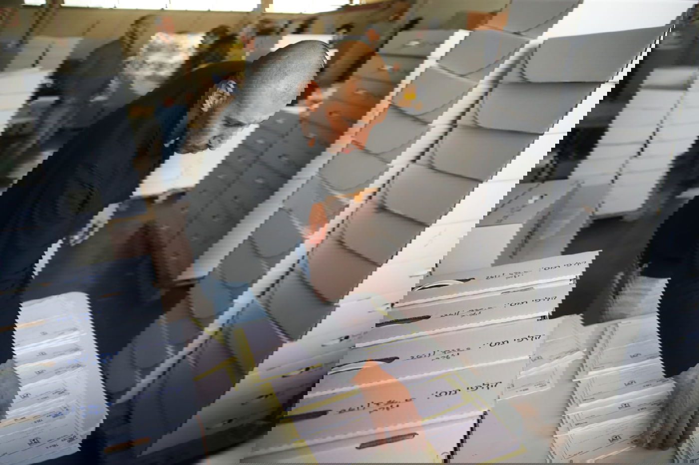 ברקוביץ או ליאון? כך נערכים בעירייה לבחירות