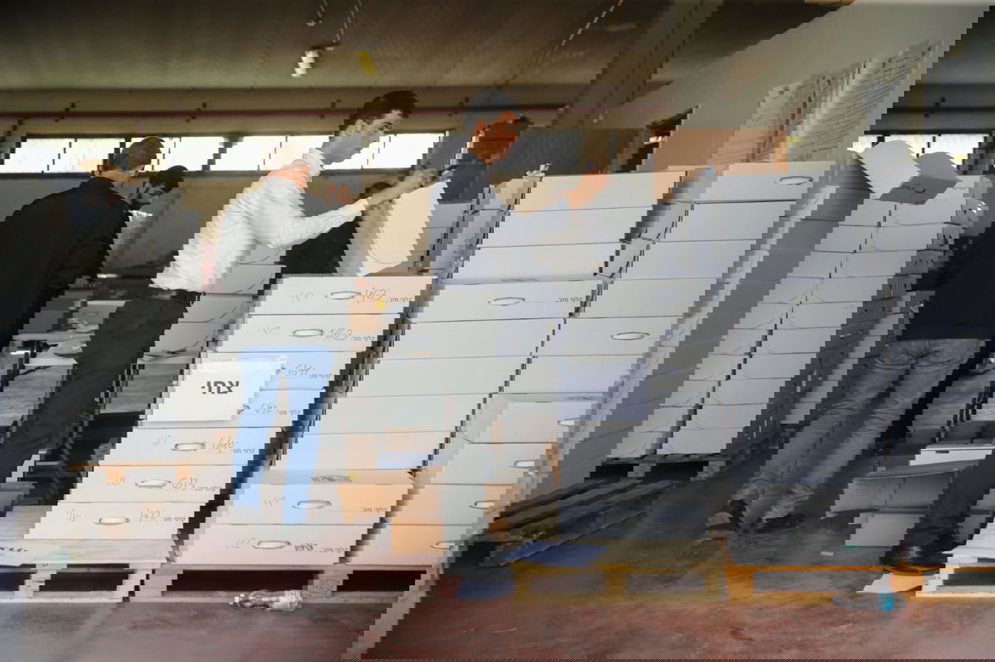 ברקוביץ או ליאון? כך נערכים בעירייה לבחירות