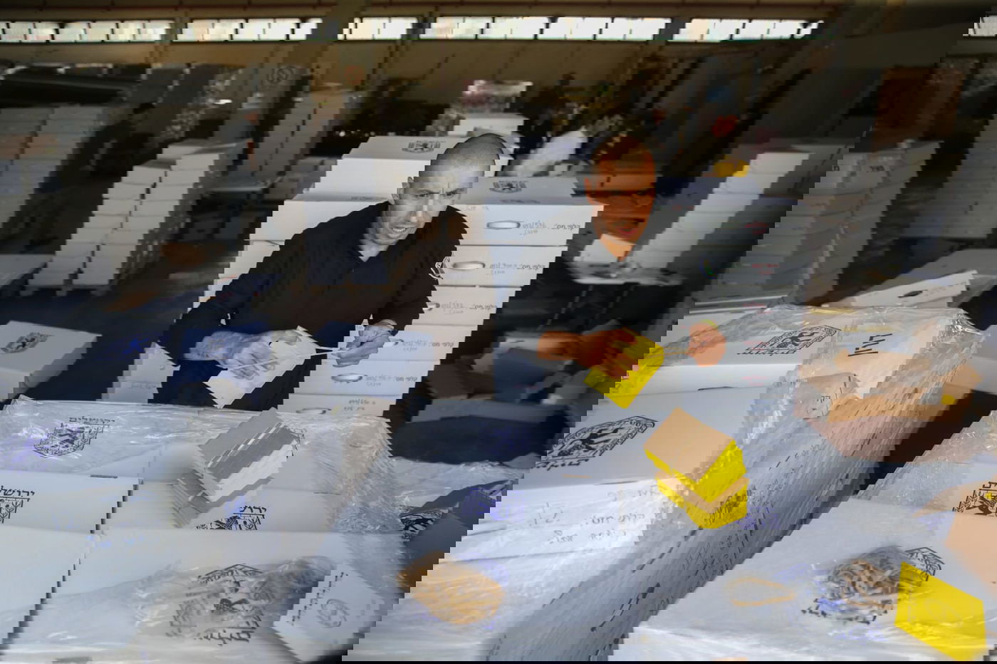 ברקוביץ או ליאון? כך נערכים בעירייה לבחירות