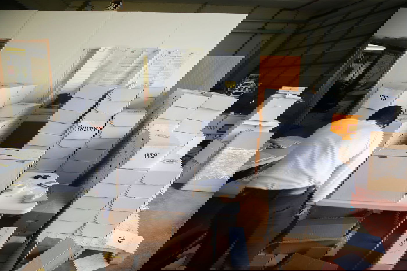 ברקוביץ או ליאון? כך נערכים בעירייה לבחירות