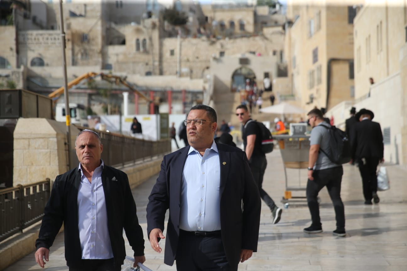 המועמד משה ליאון פתח את יומו בכותל