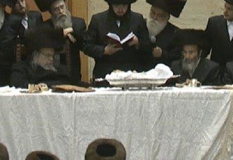 הגר"ש גרוס לצד רבו, האדמו"ר מבעלזא