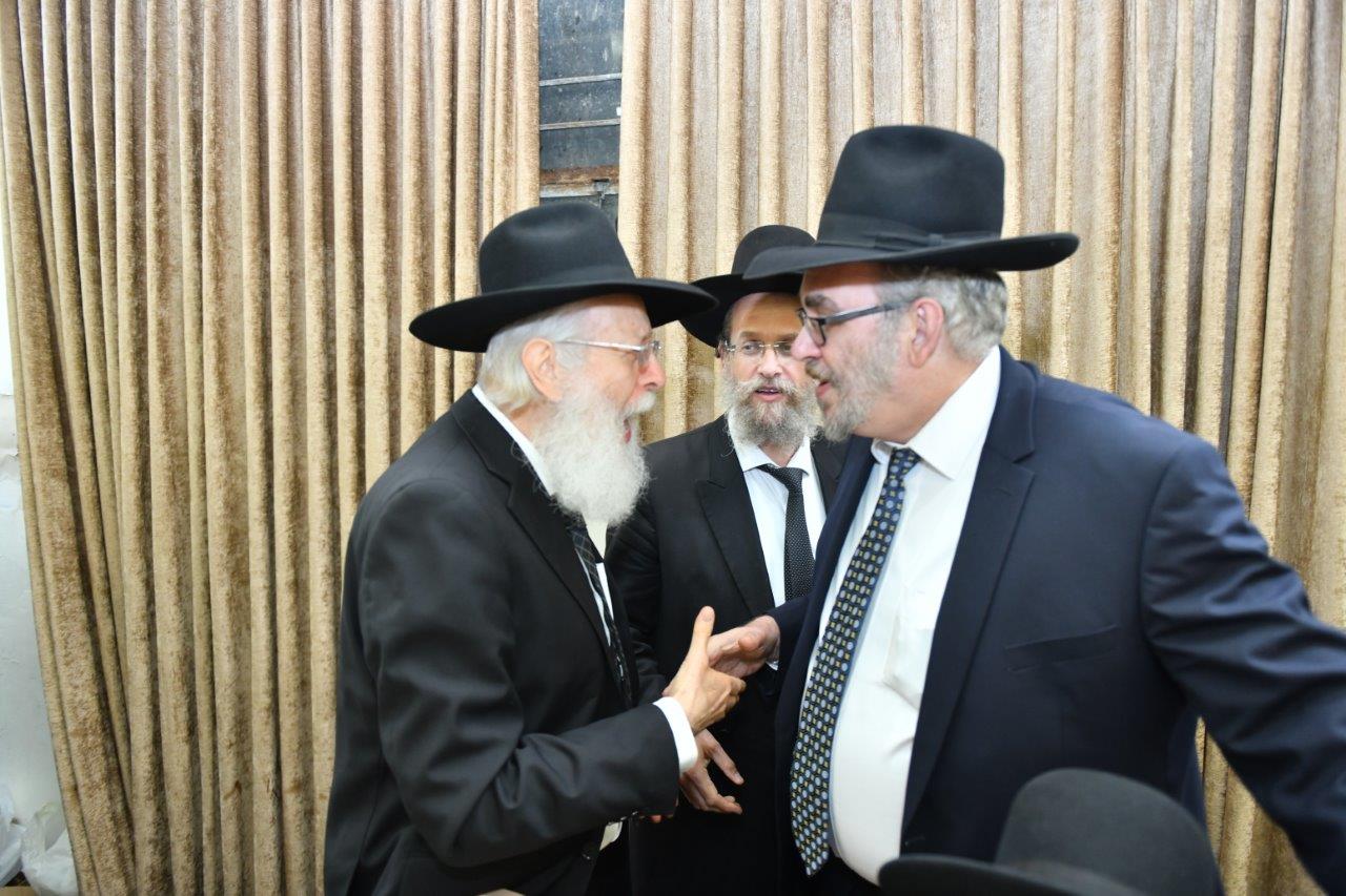 כל המי ומי בחתונת בתו של חנוך זייברט. צפו