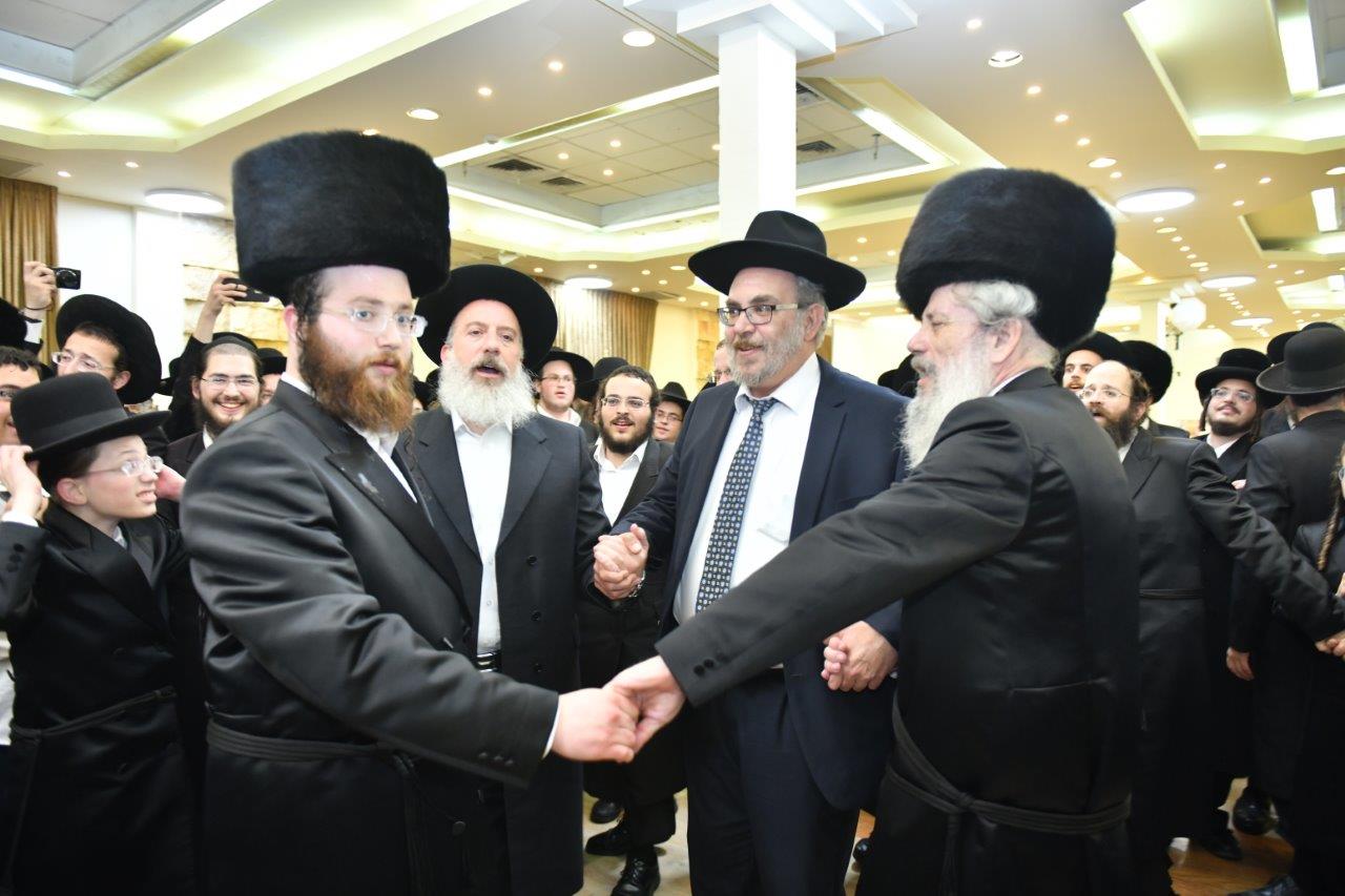 כל המי ומי בחתונת בתו של חנוך זייברט. צפו