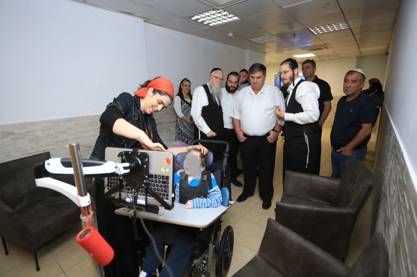 יו"ר קקל מר דני עטר בסיור במרכז 'עלה' בני ברק, עם תפילה לתושבי הדרום