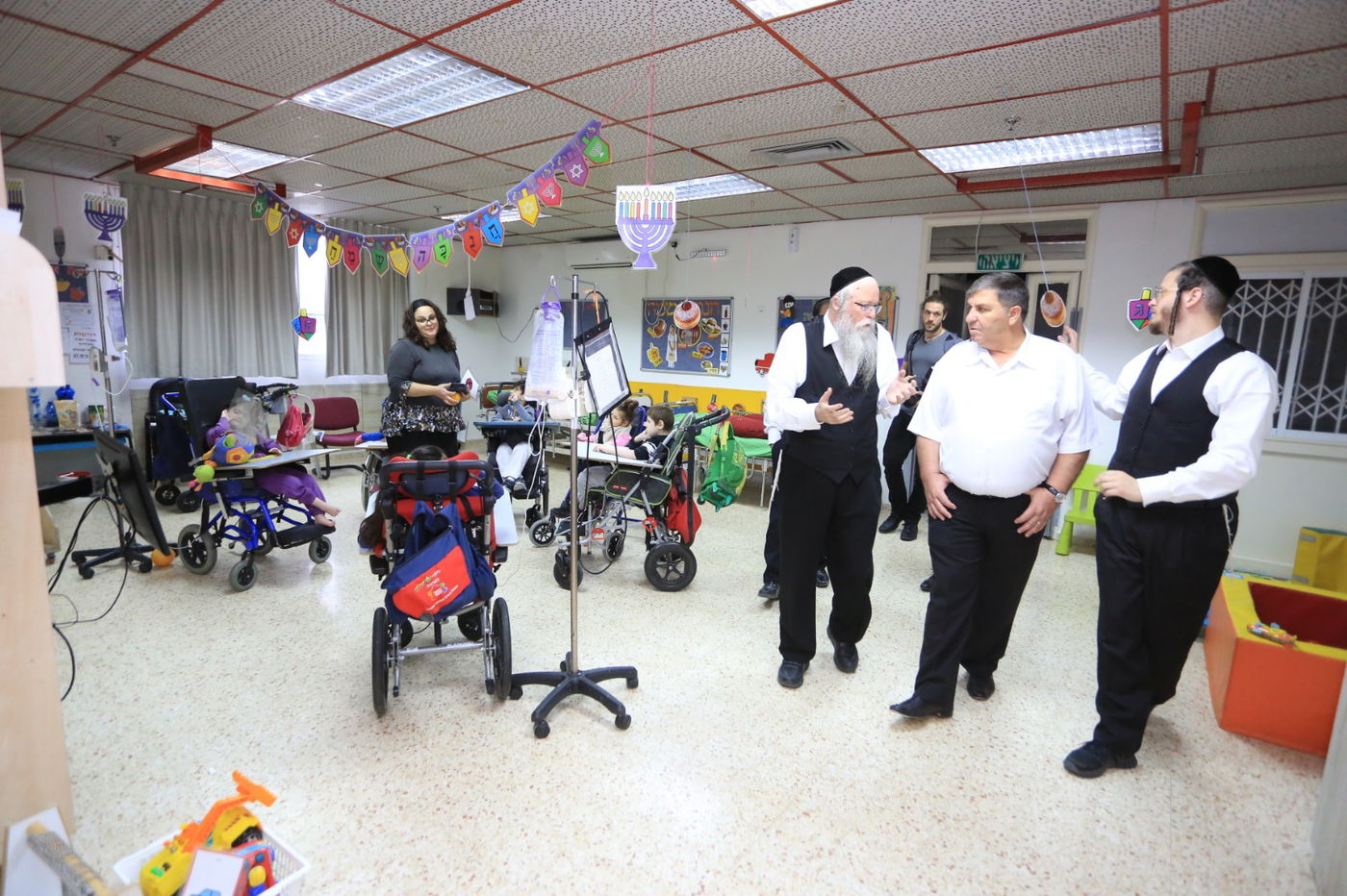 יו"ר קקל מר דני עטר בסיור במרכז 'עלה' בני ברק, עם תפילה לתושבי הדרום