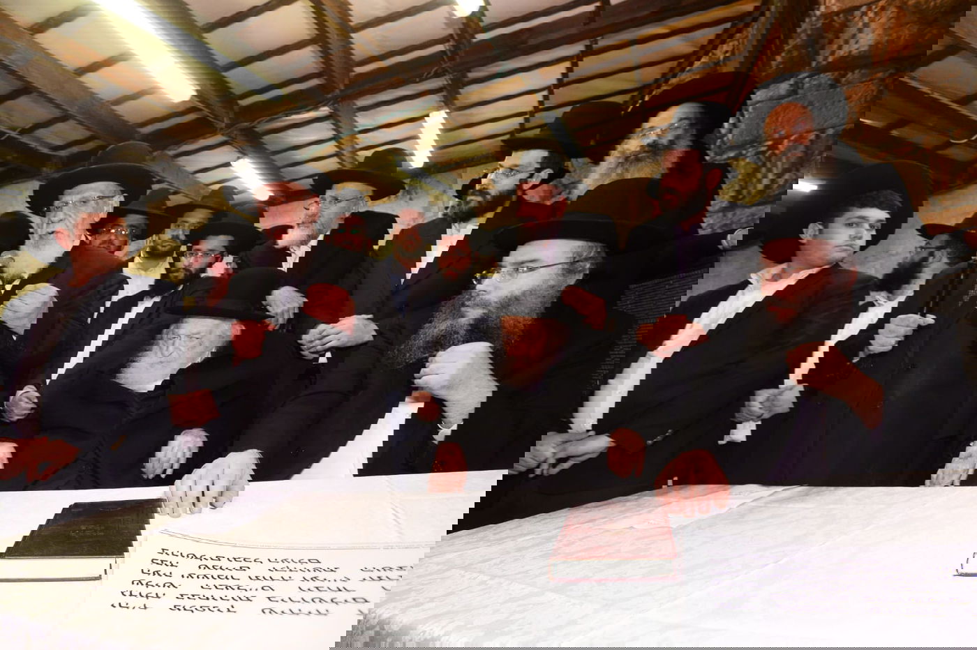 אלפים בעצרת תפילה בכותל המערבי • צפו