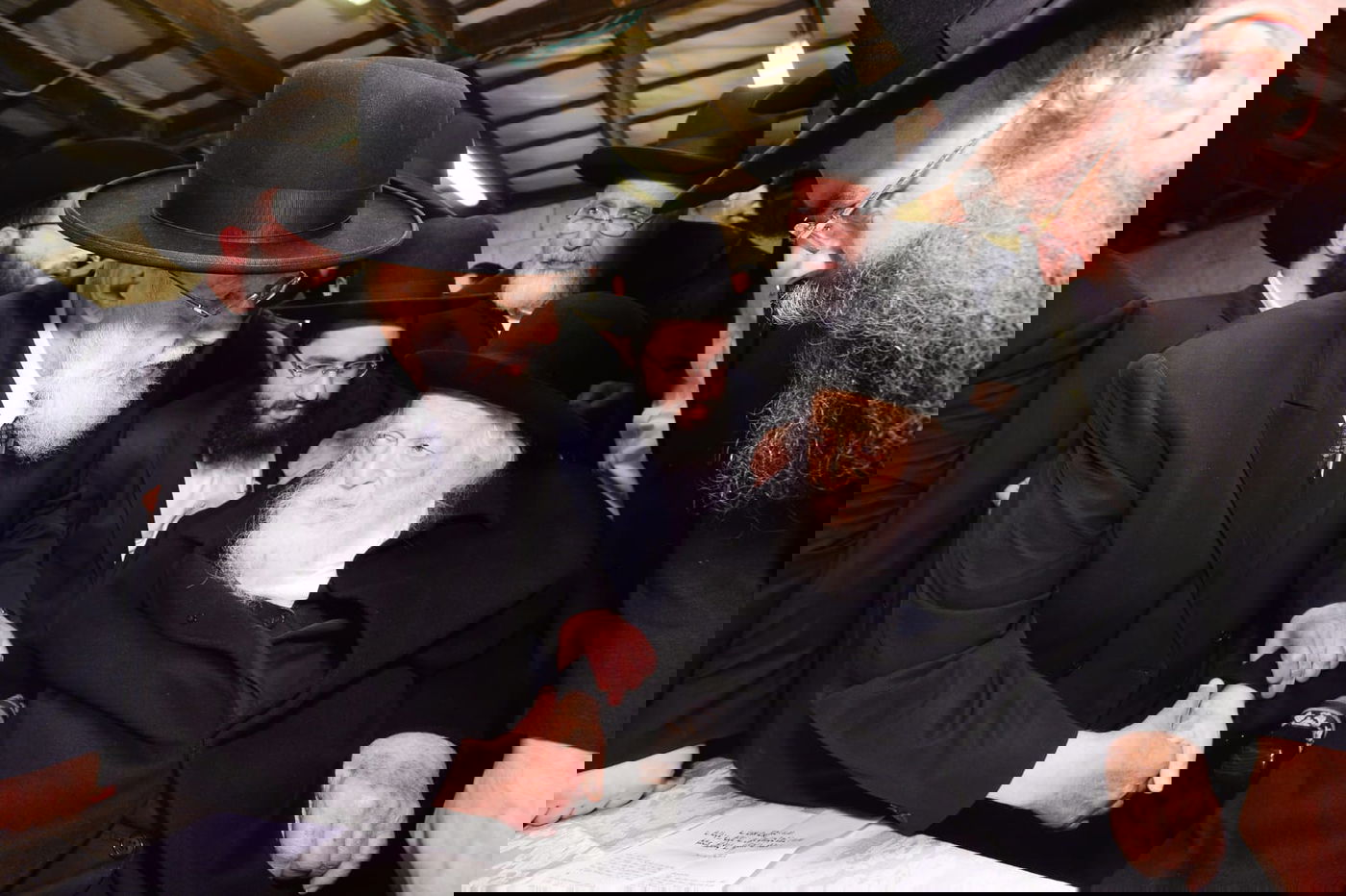 אלפים בעצרת תפילה בכותל המערבי • צפו