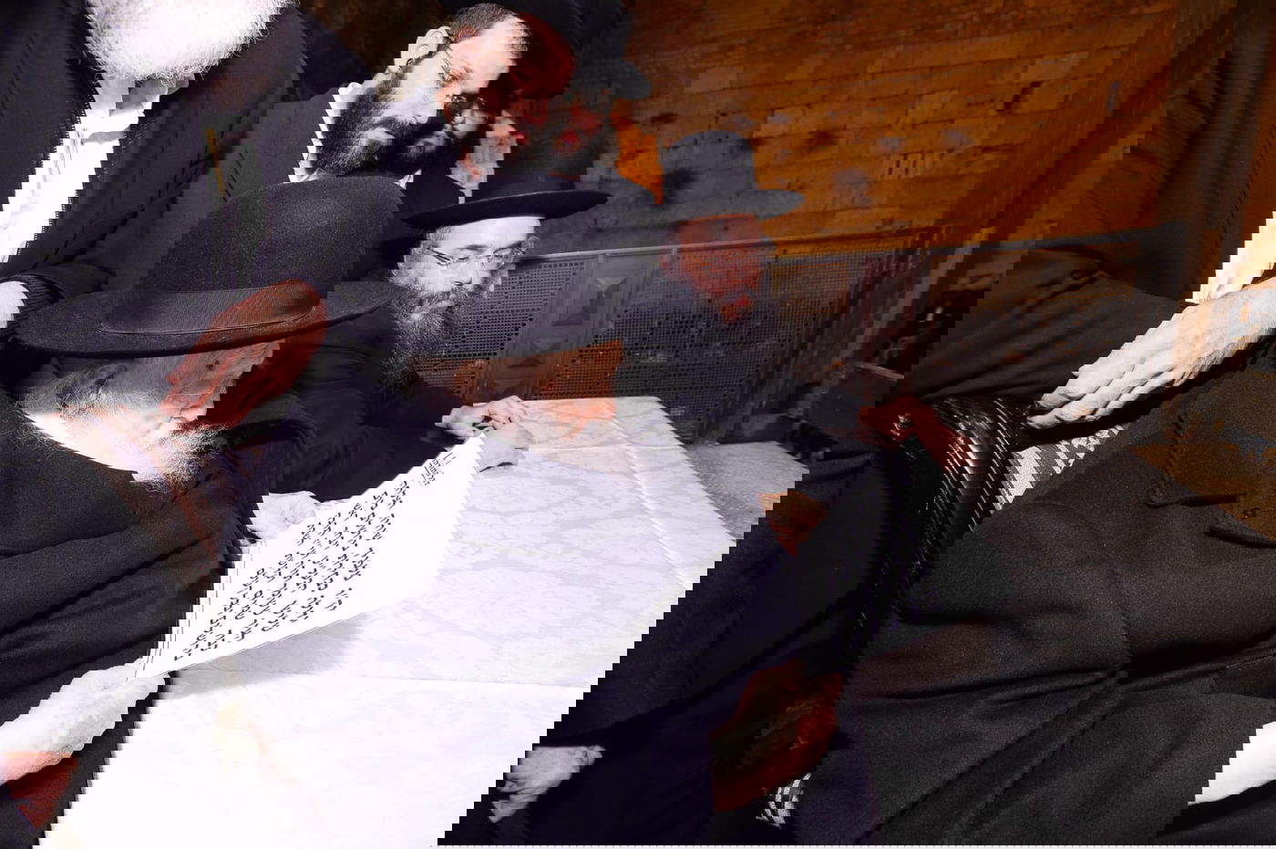 אלפים בעצרת תפילה בכותל המערבי • צפו