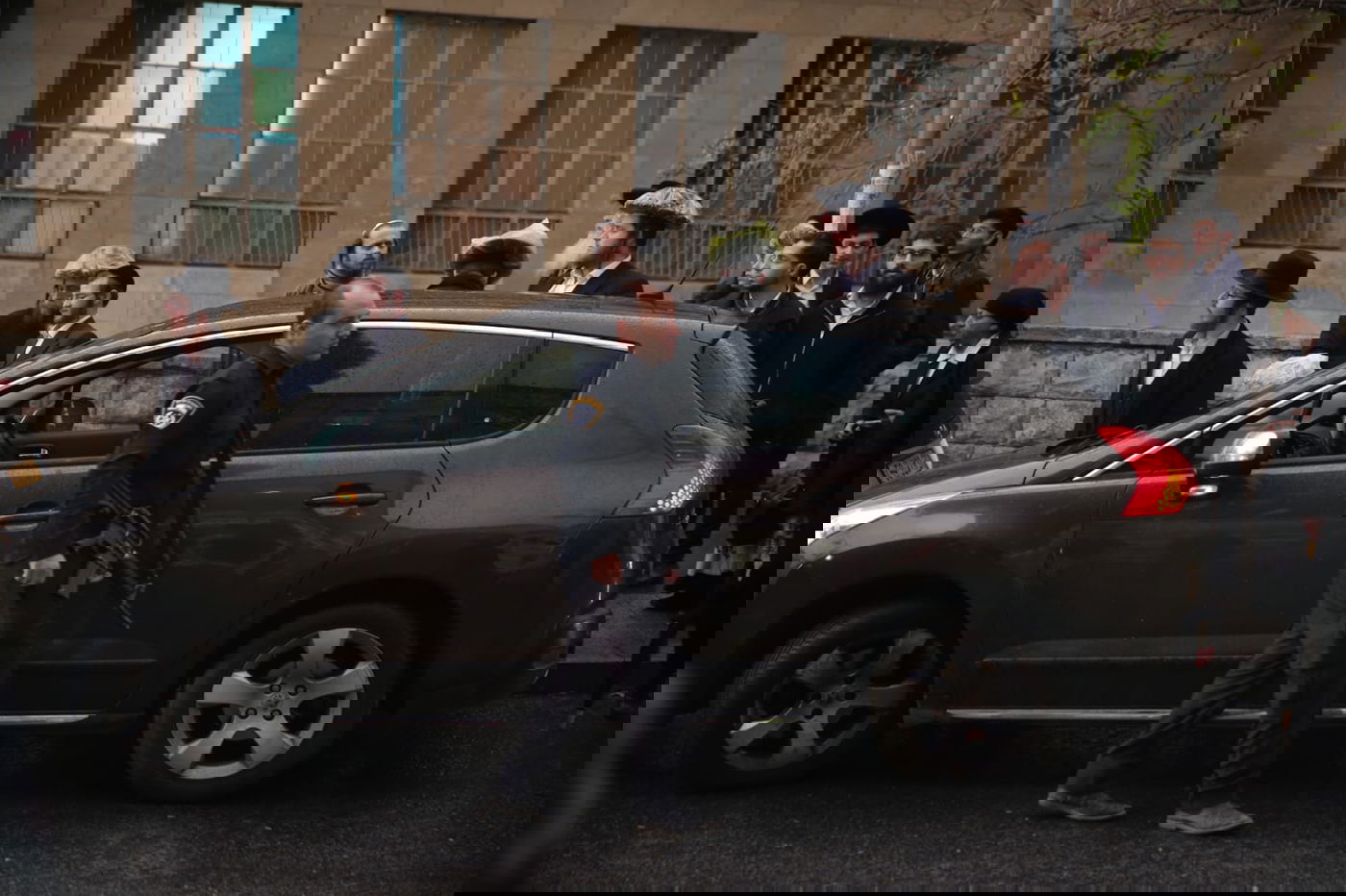 תאונה קשה: ילד נפצע בשכונת 'גאולה' בירושלים; התפללו