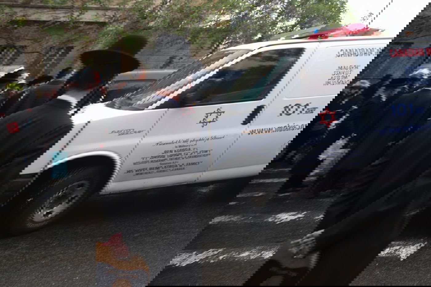 תאונה קשה: ילד נפצע בשכונת 'גאולה' בירושלים; התפללו