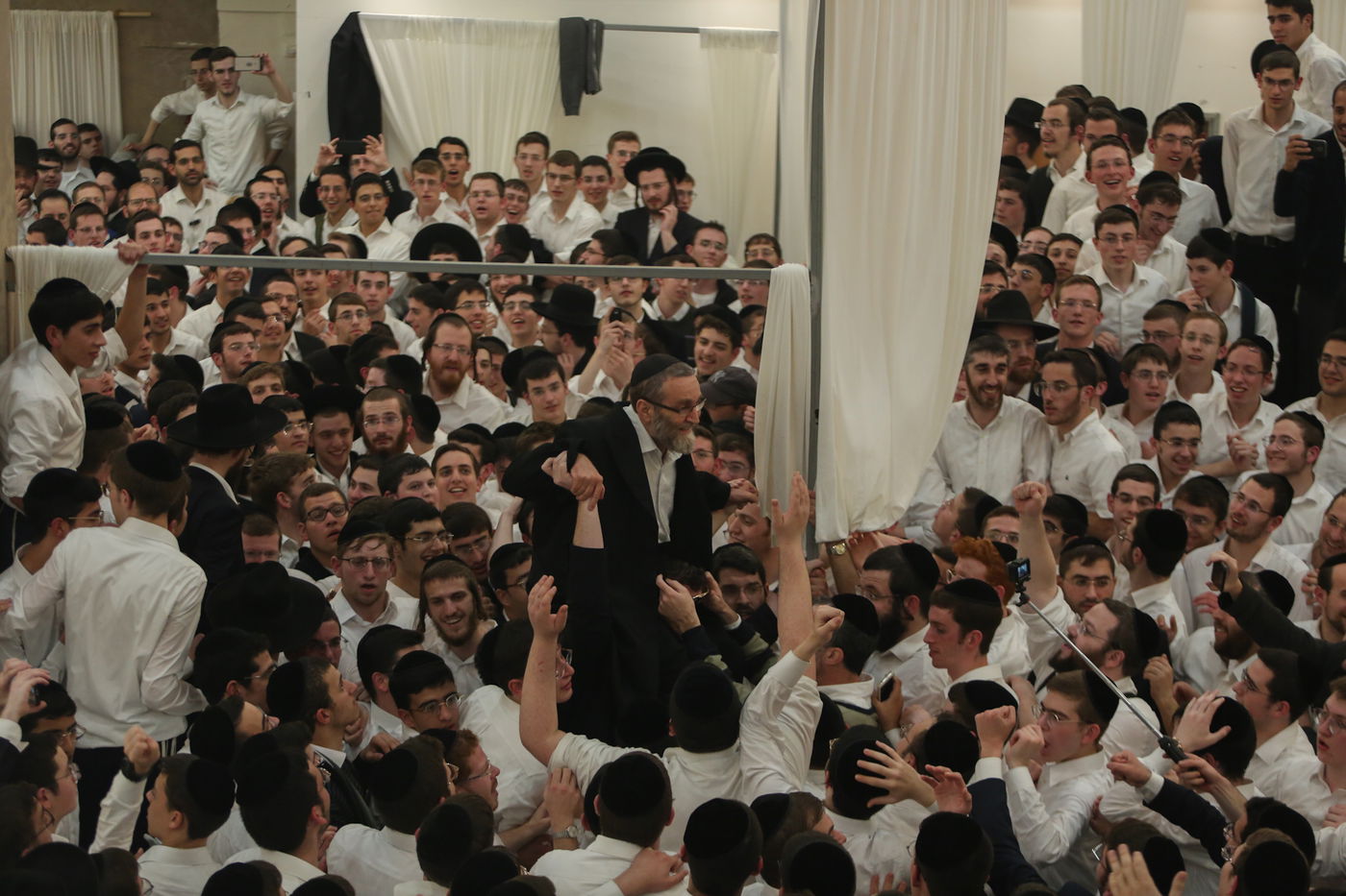 פעילי 'דגל' חגגו אל תוך הלילה; גפני קרא לאגו"י לאחדות