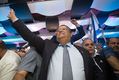 ליאון חוגג, אמש