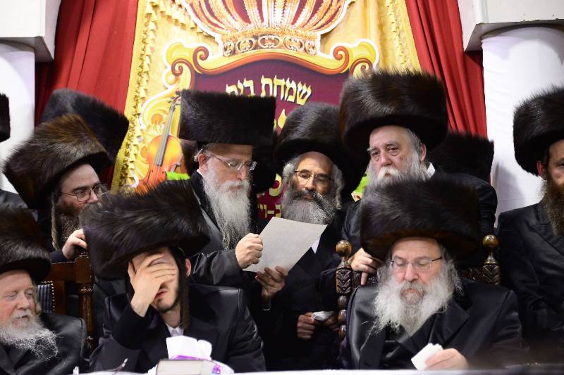 החסידים צהלו: חתונת בן הזקונים בנדבורנה