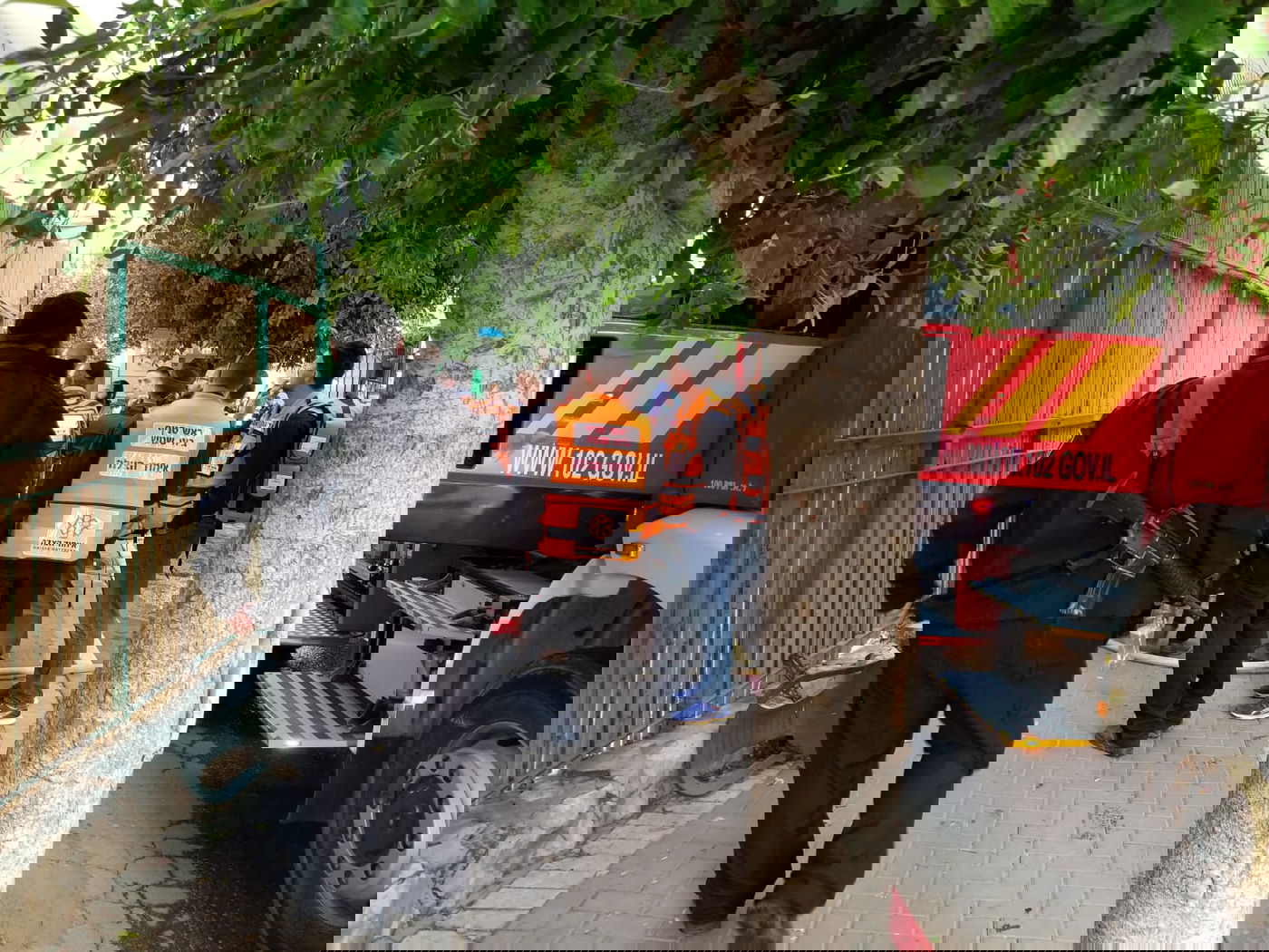 11 בני משפחה חרדית נפגעו בשריפה, שלושה במצב אנוש