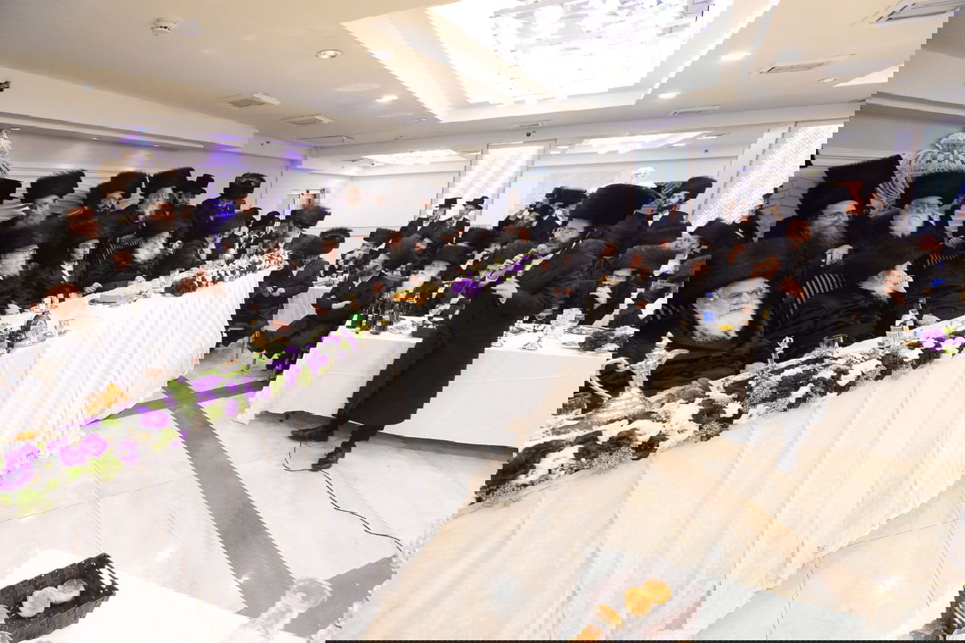 בעל המנגן ישראל אדלר שר לאדמו"ר • צפו