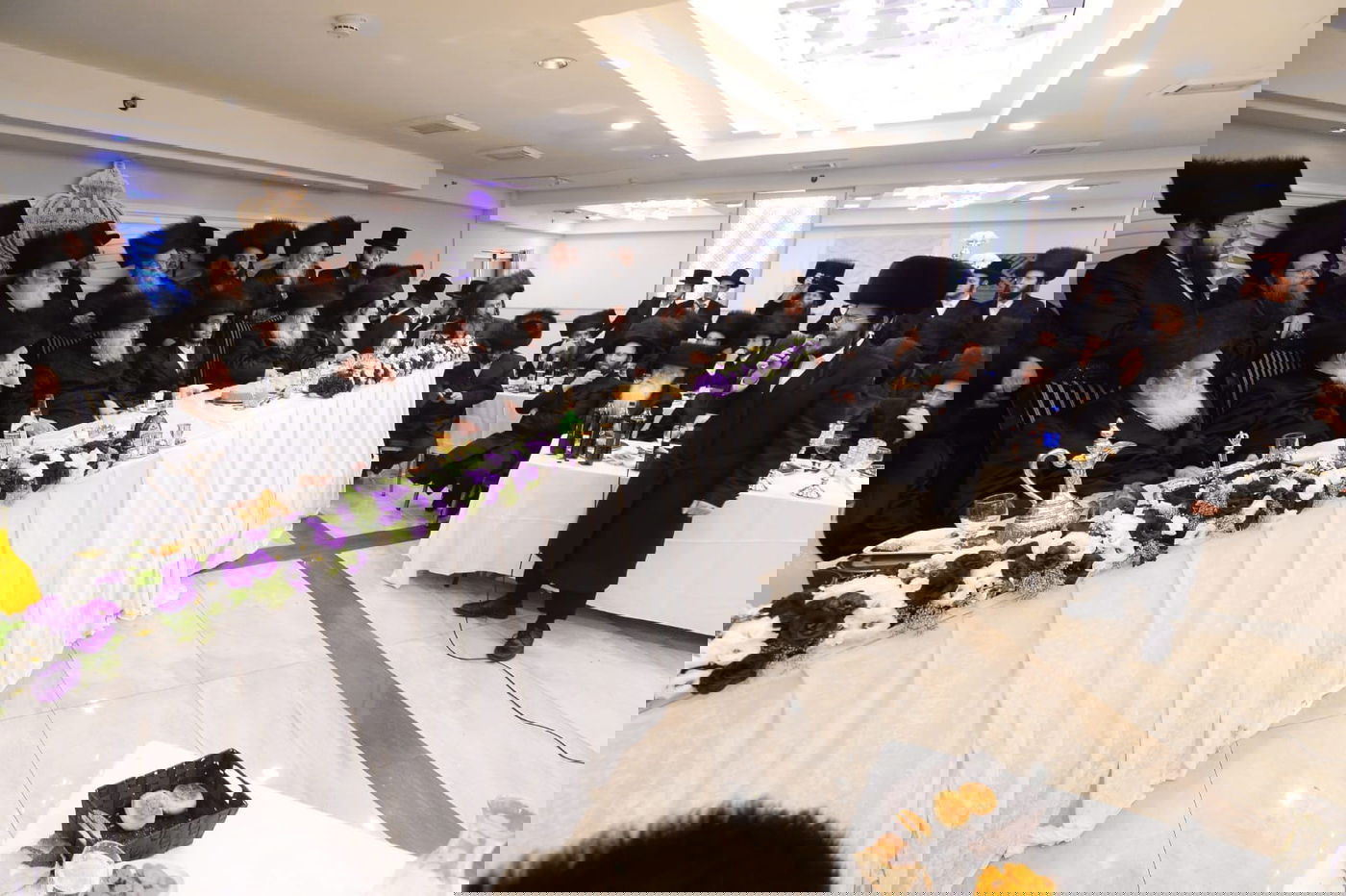 בעל המנגן ישראל אדלר שר לאדמו"ר • צפו