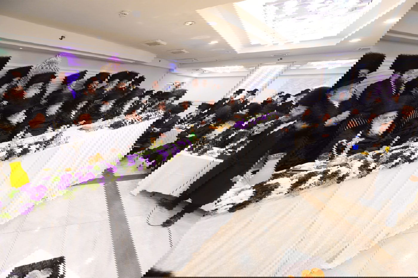 בעל המנגן ישראל אדלר שר לאדמו"ר • צפו