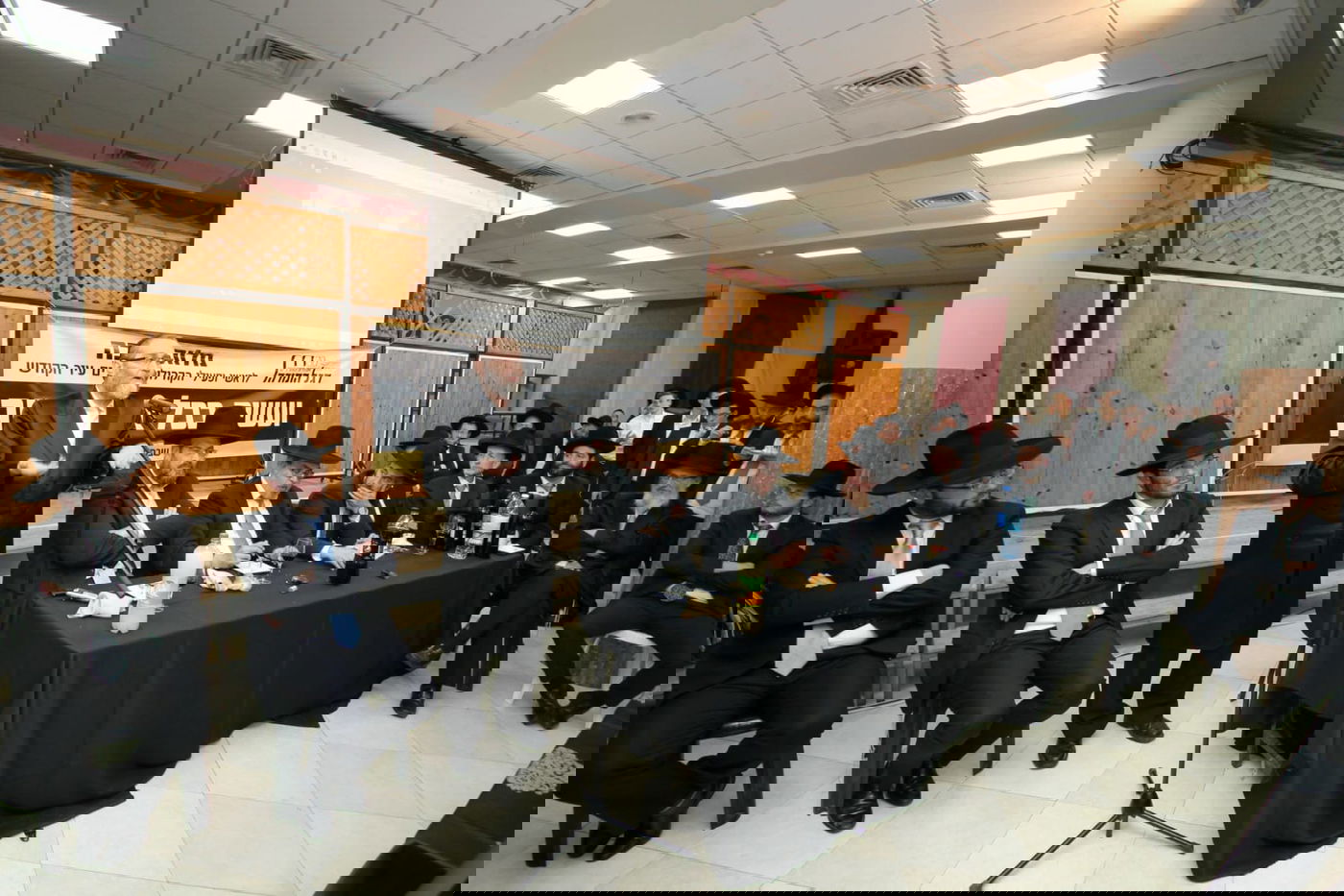 גפני נואם בכנס