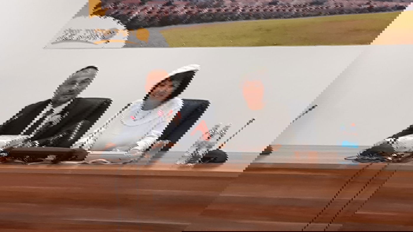 בלוך, לצד אבוטבול, ראש העיר היוצא