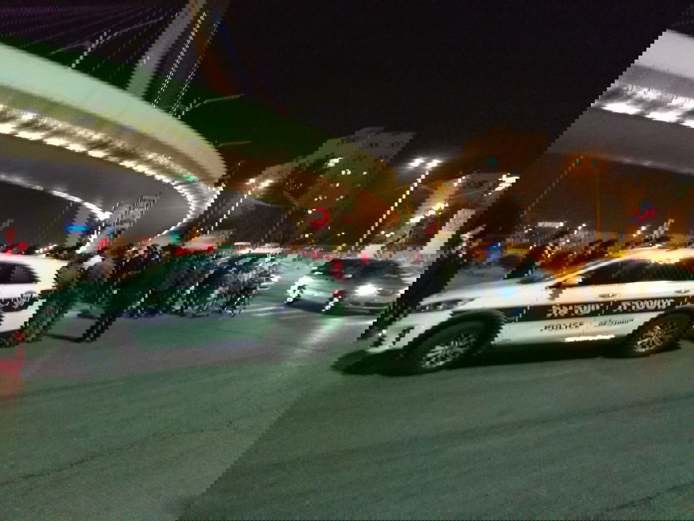 עשרות מפגינים בגשר המיתרים; 3 נעצרו