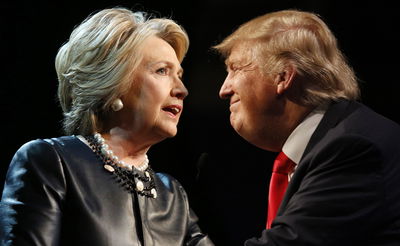 טראמפ שקל לדרוש כתב אישום נגד קלינטון