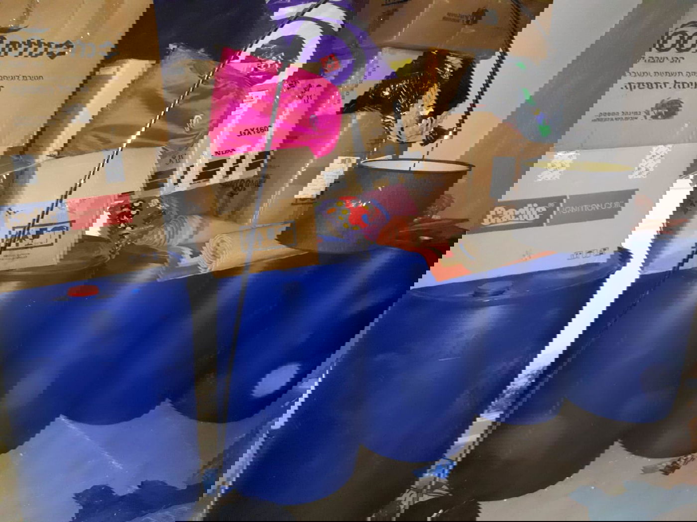 חמישה נעצרו בחשד להכנת אלכוהול מזויף