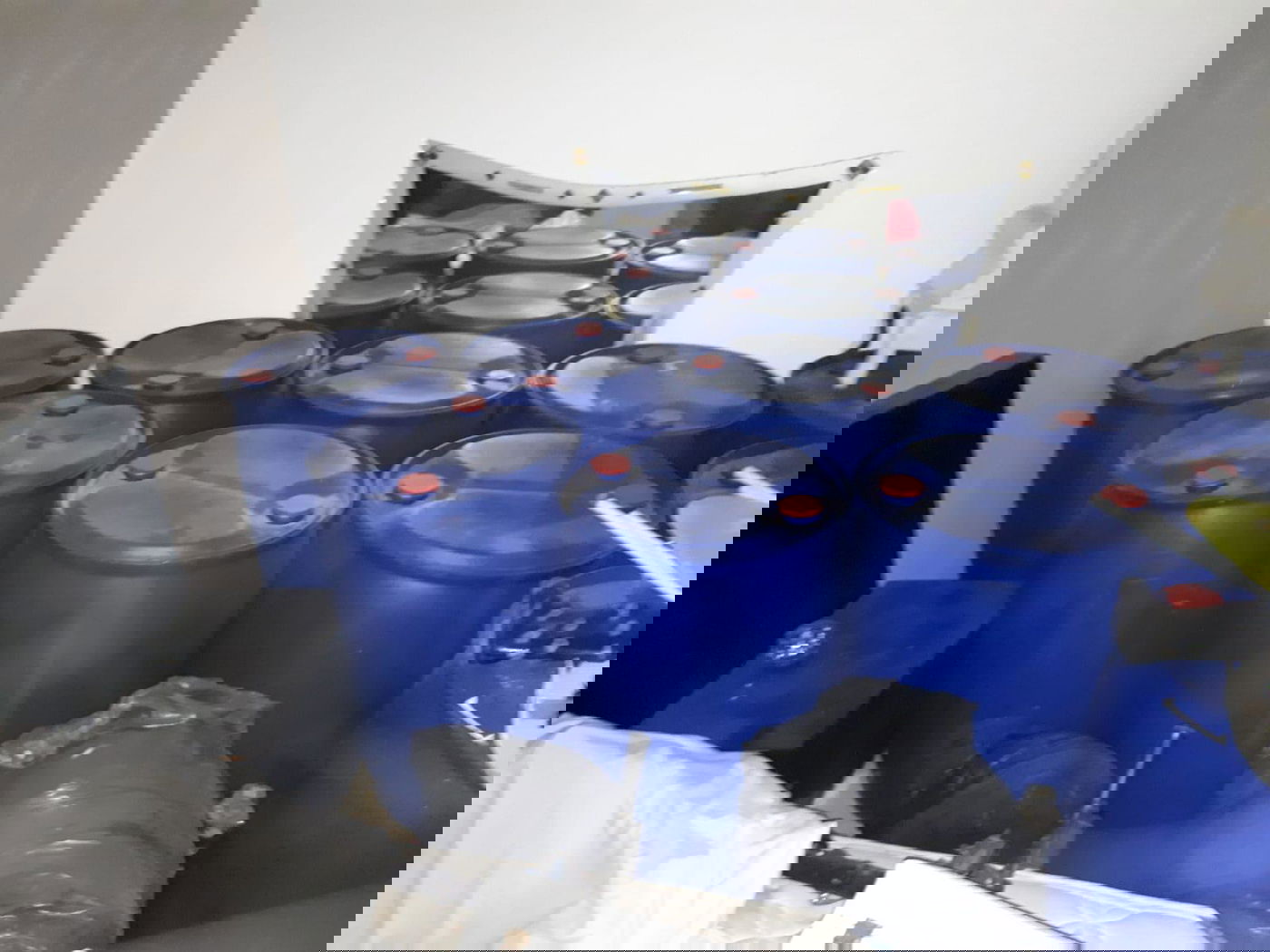 חמישה נעצרו בחשד להכנת אלכוהול מזויף