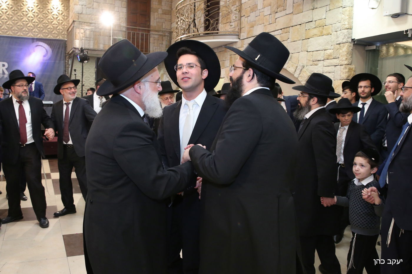 'אור ברוך' ו'אש התלמוד' בחתונה אחת. צפו