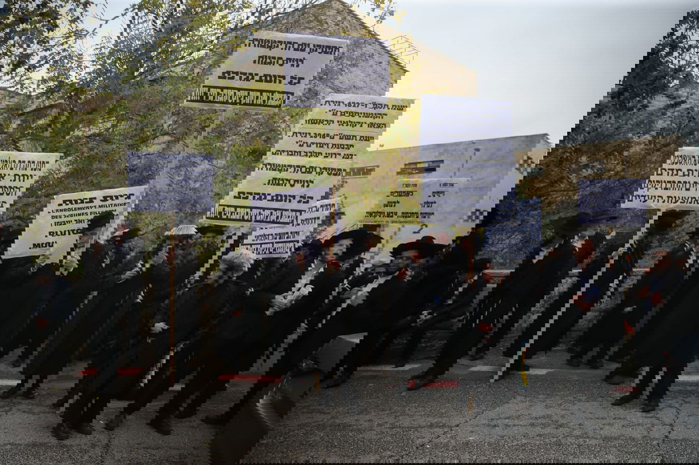 מלשכת הגיוס ועד פרוש: צפו בהפגנת הקיצוניים