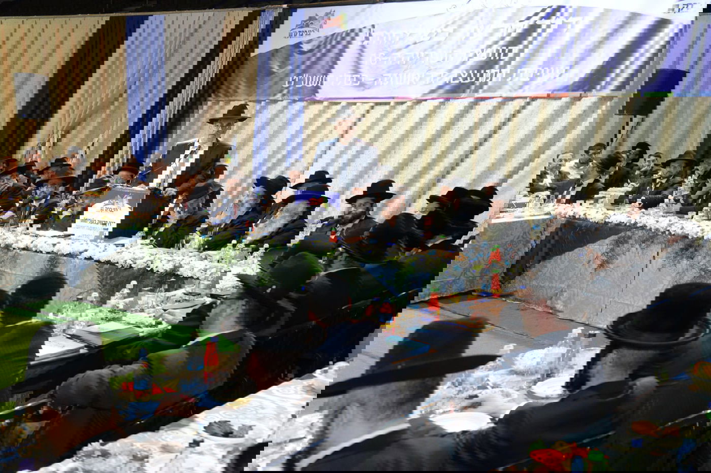 כך נחגגה ישיבת המועצה הראשונה בבני ברק • צפו