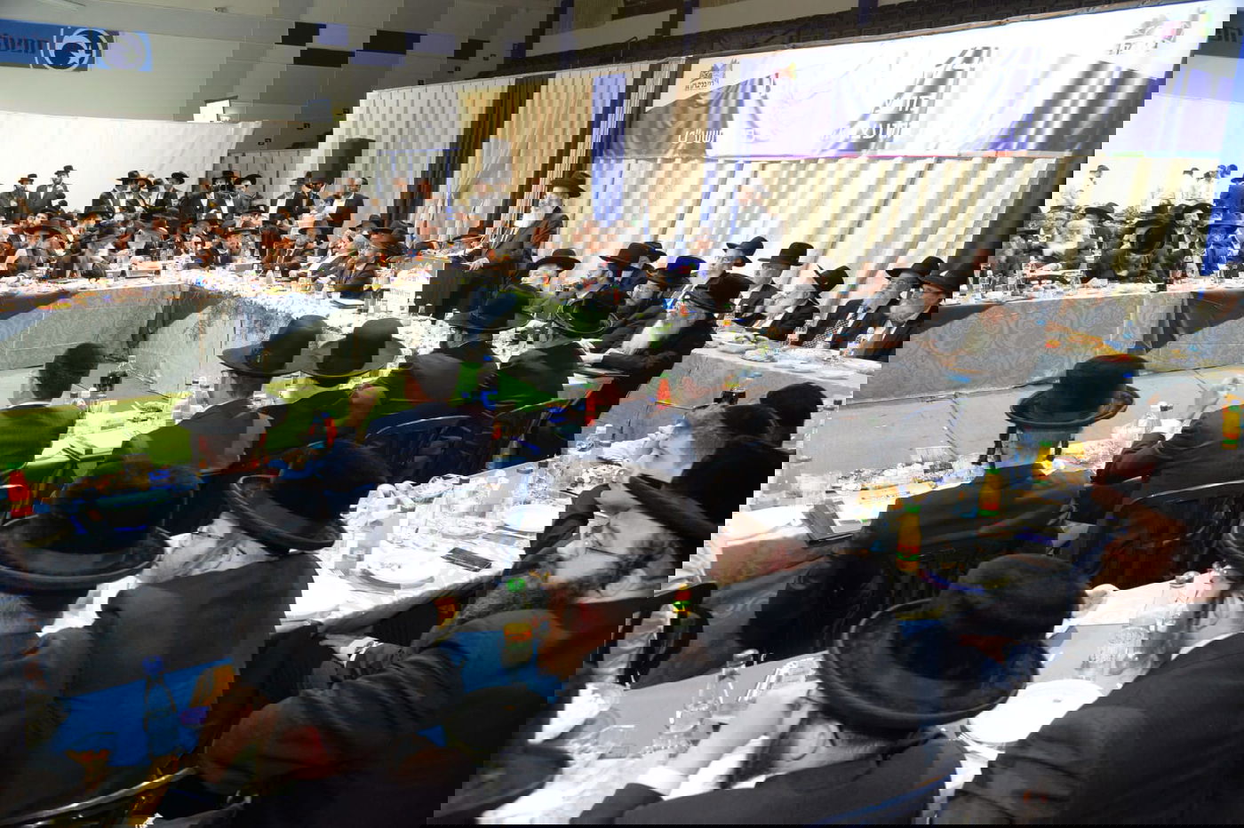 כך נחגגה ישיבת המועצה הראשונה בבני ברק • צפו