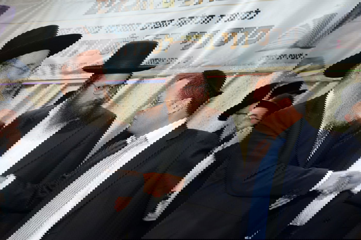 כך נחגגה ישיבת המועצה הראשונה בבני ברק • צפו