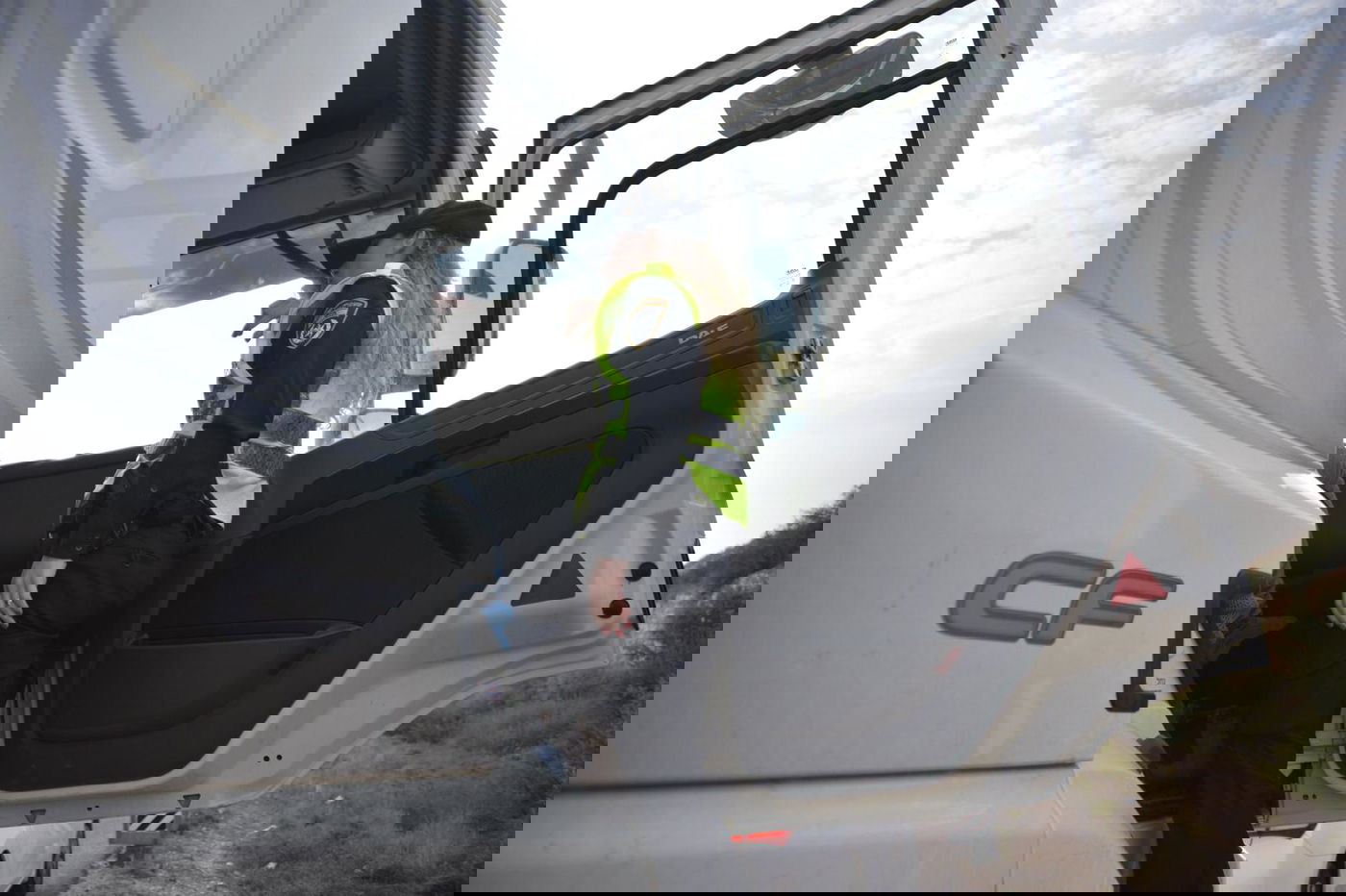 בשבוע אחד: 1,400 דו"חות בגין שימוש בטלפון