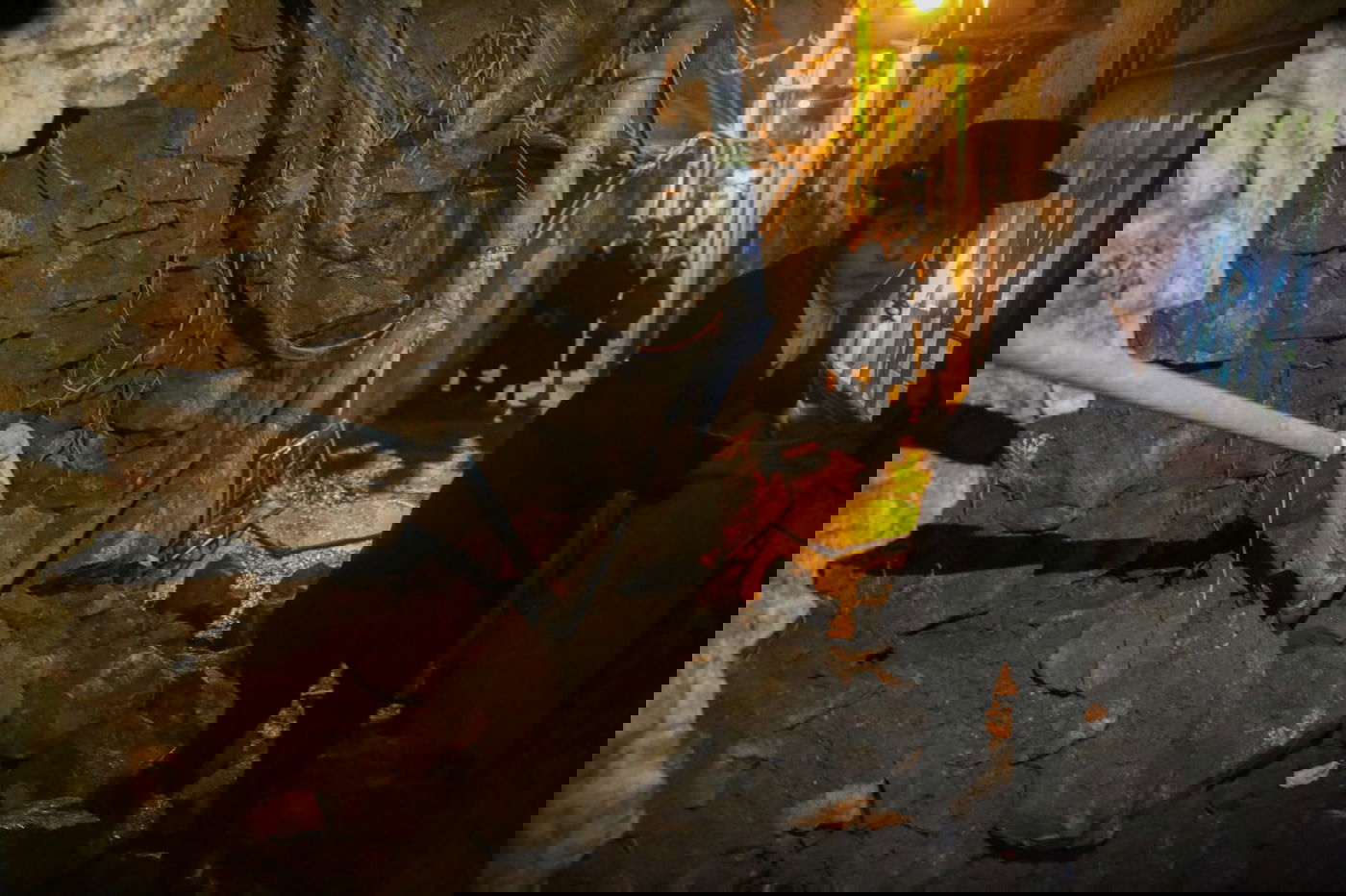 חנן 10: קיר קרס כתוצאה מגשמי ברכה. צפו